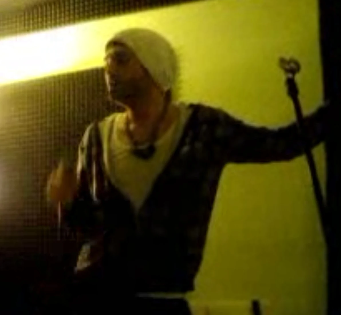 uykusuz HER GECE video görseli